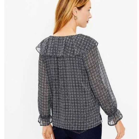 Loft -588 NWT Geo V-Neck Ruffle Blouse Navy Extra Small - Picture 4 of 6